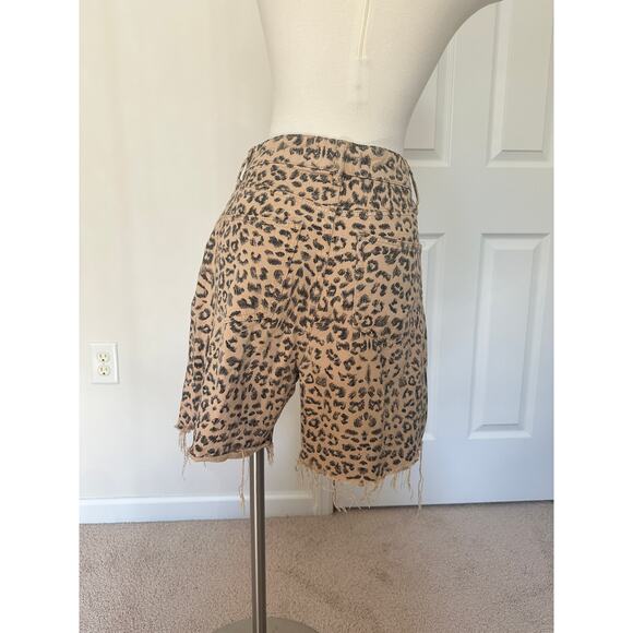 We The Free leopard longline raw hem dad shorts, size 26 - Picture 5 of 14